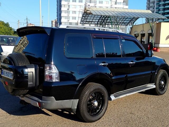 Чорний Міцубісі Паджеро, об'ємом двигуна 3 л та пробігом 200 тис. км за 10800 $, фото 2 на Automoto.ua