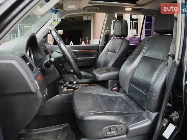 Чорний Міцубісі Паджеро, об'ємом двигуна 3 л та пробігом 197 тис. км за 12500 $, фото 6 на Automoto.ua