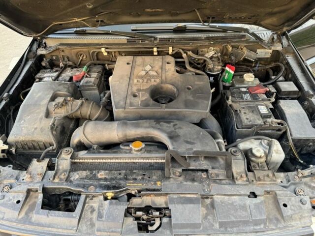 Черный Мицубиси Паджеро, объемом двигателя 3.2 л и пробегом 200 тыс. км за 9000 $, фото 13 на Automoto.ua