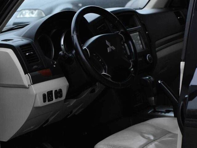 Чорний Міцубісі Паджеро, об'ємом двигуна 3 л та пробігом 215 тис. км за 9650 $, фото 7 на Automoto.ua