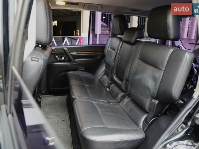 Чорний Міцубісі Паджеро, об'ємом двигуна 3 л та пробігом 197 тис. км за 12500 $, фото 7 на Automoto.ua