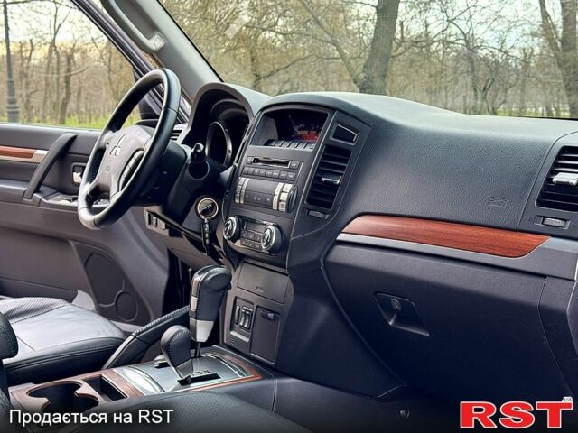 Чорний Міцубісі Паджеро, об'ємом двигуна 3 л та пробігом 124 тис. км за 10700 $, фото 10 на Automoto.ua