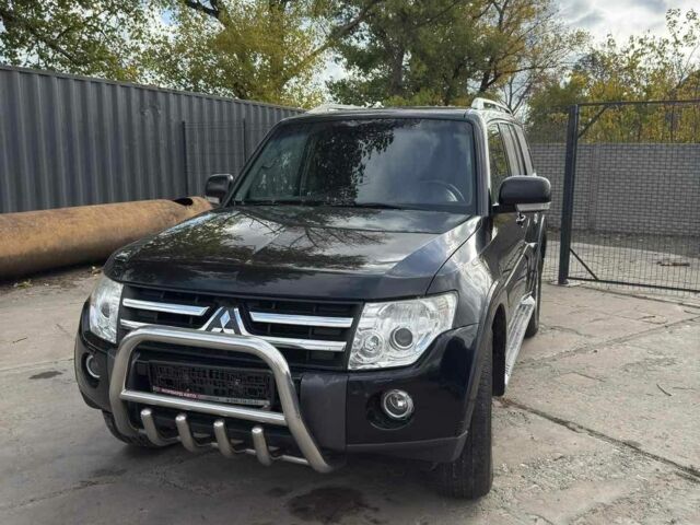 Чорний Міцубісі Паджеро, об'ємом двигуна 0 л та пробігом 300 тис. км за 12500 $, фото 3 на Automoto.ua