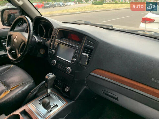 Черный Мицубиси Паджеро, объемом двигателя 3 л и пробегом 209 тыс. км за 9700 $, фото 6 на Automoto.ua