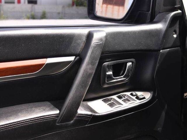 Черный Мицубиси Паджеро, объемом двигателя 3.8 л и пробегом 286 тыс. км за 11499 $, фото 14 на Automoto.ua