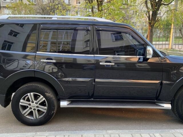 Черный Мицубиси Паджеро, объемом двигателя 3 л и пробегом 248 тыс. км за 11900 $, фото 4 на Automoto.ua