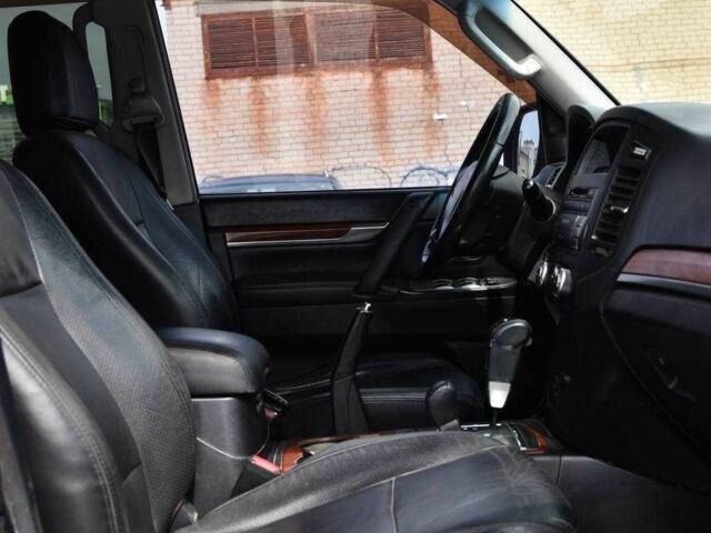 Черный Мицубиси Паджеро, объемом двигателя 3.8 л и пробегом 286 тыс. км за 11499 $, фото 10 на Automoto.ua
