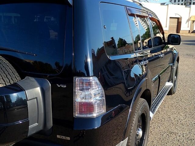 Чорний Міцубісі Паджеро, об'ємом двигуна 3 л та пробігом 200 тис. км за 10800 $, фото 3 на Automoto.ua