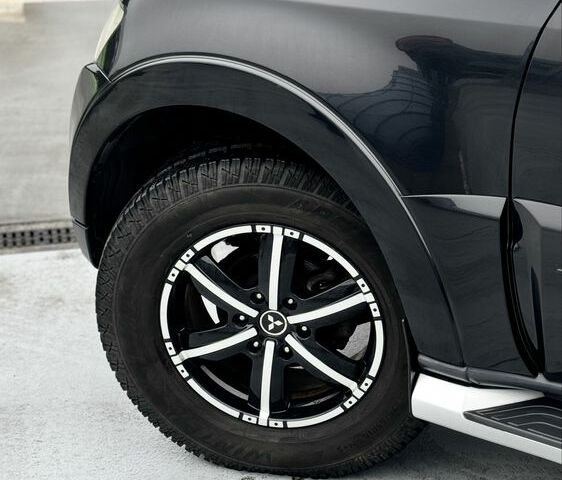 Чорний Міцубісі Паджеро, об'ємом двигуна 3 л та пробігом 138 тис. км за 13200 $, фото 3 на Automoto.ua