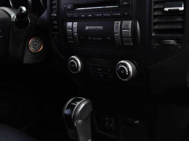 Черный Мицубиси Паджеро, объемом двигателя 3.8 л и пробегом 286 тыс. км за 11499 $, фото 12 на Automoto.ua