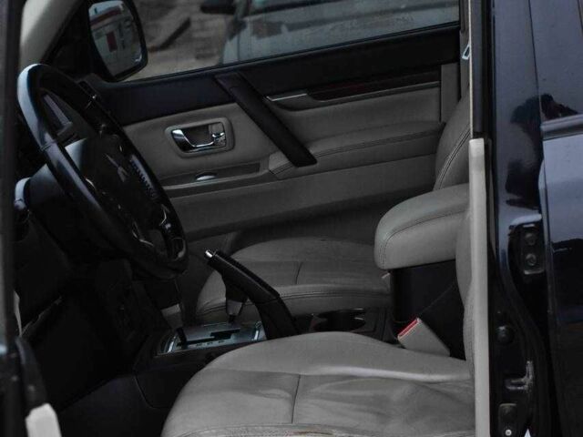 Чорний Міцубісі Паджеро, об'ємом двигуна 3 л та пробігом 215 тис. км за 9650 $, фото 8 на Automoto.ua