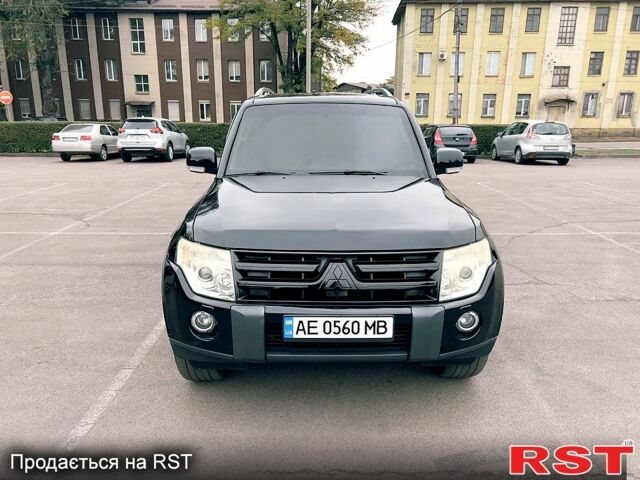 Черный Мицубиси Паджеро, объемом двигателя 3 л и пробегом 260 тыс. км за 13000 $, фото 1 на Automoto.ua