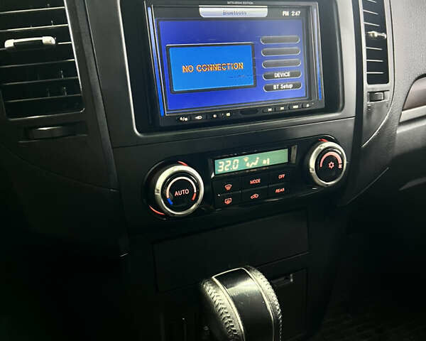 Черный Мицубиси Паджеро, объемом двигателя 3 л и пробегом 320 тыс. км за 9900 $, фото 29 на Automoto.ua