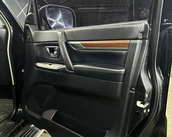 Черный Мицубиси Паджеро, объемом двигателя 3 л и пробегом 320 тыс. км за 9900 $, фото 45 на Automoto.ua