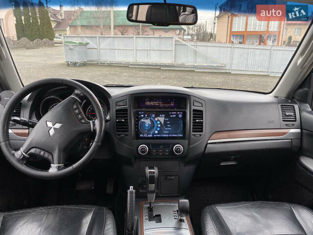 Черный Мицубиси Паджеро, объемом двигателя 3 л и пробегом 348 тыс. км за 8550 $, фото 25 на Automoto.ua