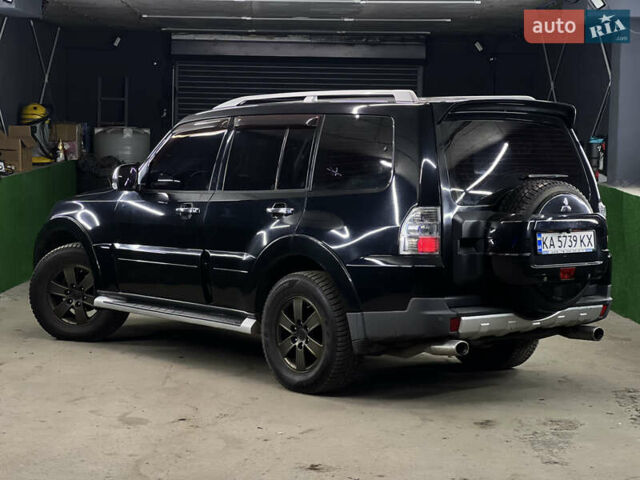 Черный Мицубиси Паджеро, объемом двигателя 3 л и пробегом 320 тыс. км за 9900 $, фото 6 на Automoto.ua