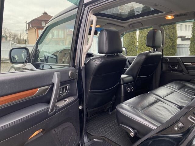 Черный Мицубиси Паджеро, объемом двигателя 3 л и пробегом 375 тыс. км за 8550 $, фото 15 на Automoto.ua