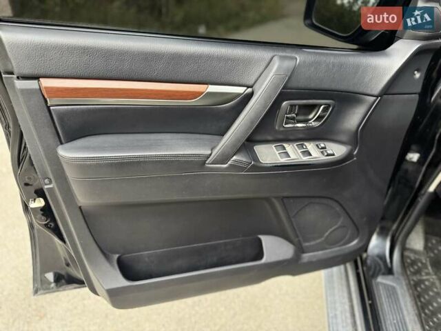 Чорний Міцубісі Паджеро, об'ємом двигуна 2.97 л та пробігом 290 тис. км за 9999 $, фото 23 на Automoto.ua