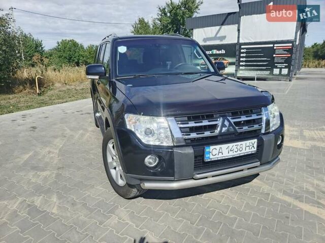 Чорний Міцубісі Паджеро, об'ємом двигуна 3.2 л та пробігом 257 тис. км за 13000 $, фото 2 на Automoto.ua