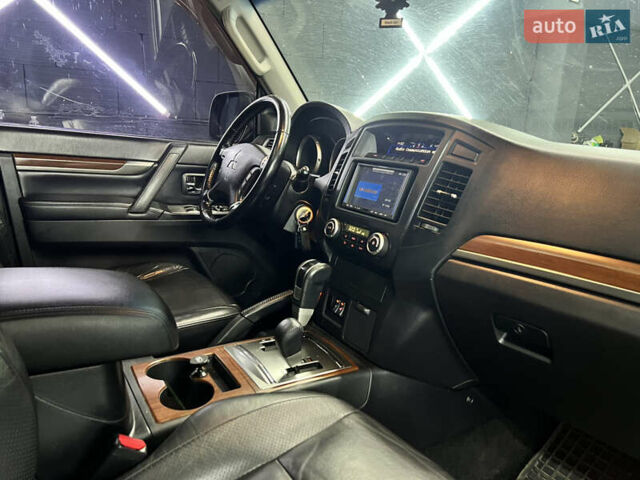 Черный Мицубиси Паджеро, объемом двигателя 3 л и пробегом 320 тыс. км за 9900 $, фото 44 на Automoto.ua