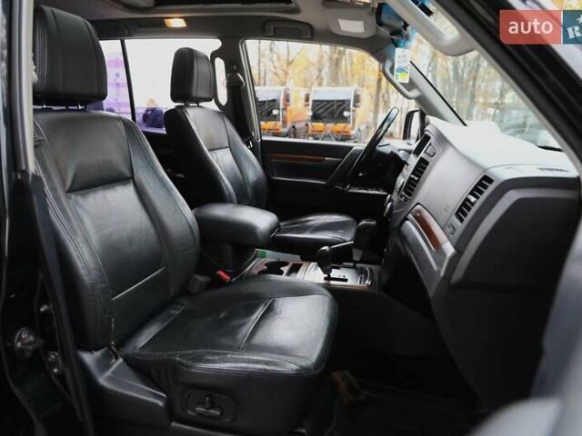 Чорний Міцубісі Паджеро, об'ємом двигуна 3 л та пробігом 197 тис. км за 12500 $, фото 9 на Automoto.ua