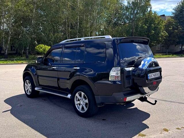 Черный Мицубиси Паджеро, объемом двигателя 3 л и пробегом 210 тыс. км за 12500 $, фото 1 на Automoto.ua