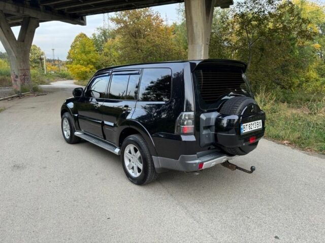 Черный Мицубиси Паджеро, объемом двигателя 3 л и пробегом 300 тыс. км за 11000 $, фото 3 на Automoto.ua