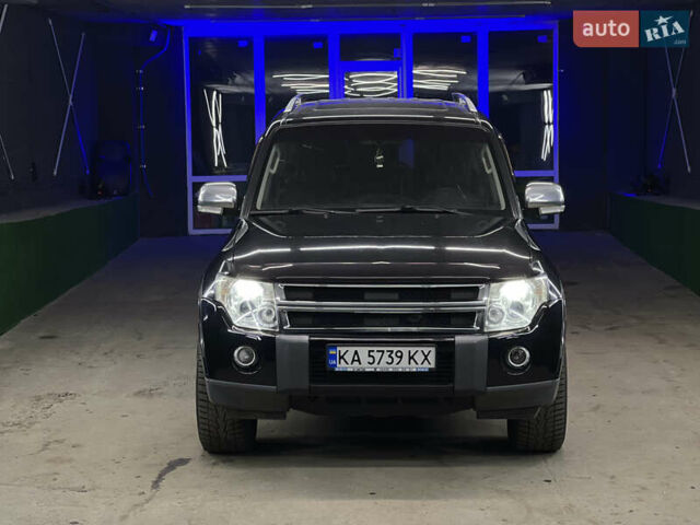 Черный Мицубиси Паджеро, объемом двигателя 3 л и пробегом 320 тыс. км за 9900 $, фото 9 на Automoto.ua