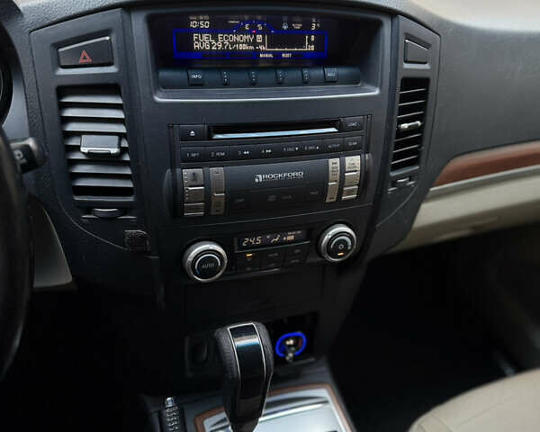 Чорний Міцубісі Паджеро, об'ємом двигуна 3.2 л та пробігом 299 тис. км за 12000 $, фото 14 на Automoto.ua