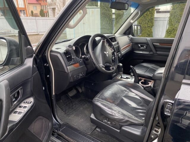 Черный Мицубиси Паджеро, объемом двигателя 3 л и пробегом 375 тыс. км за 8550 $, фото 12 на Automoto.ua
