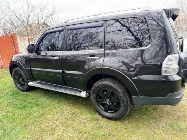 Черный Мицубиси Паджеро, объемом двигателя 3 л и пробегом 248 тыс. км за 11900 $, фото 2 на Automoto.ua