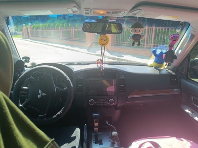 Черный Мицубиси Паджеро, объемом двигателя 3.8 л и пробегом 230 тыс. км за 8400 $, фото 6 на Automoto.ua