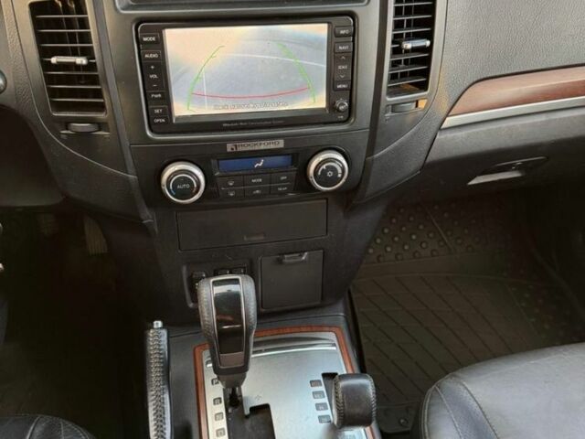 Черный Мицубиси Паджеро, объемом двигателя 3.2 л и пробегом 200 тыс. км за 9000 $, фото 10 на Automoto.ua