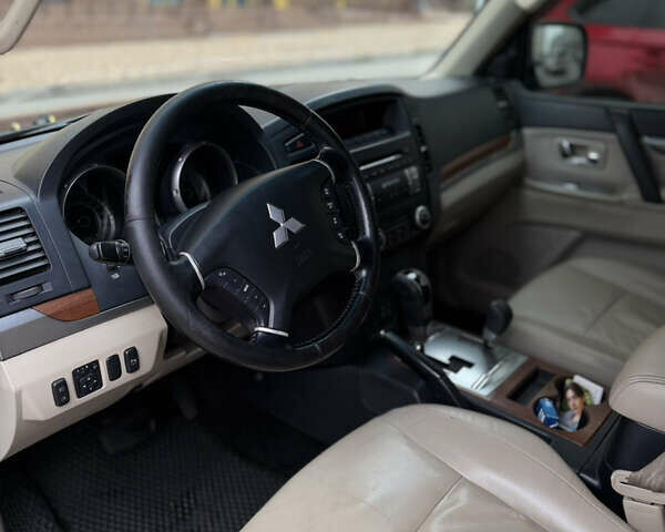 Чорний Міцубісі Паджеро, об'ємом двигуна 3.2 л та пробігом 299 тис. км за 12000 $, фото 7 на Automoto.ua