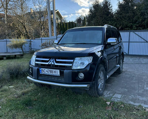 Черный Мицубиси Паджеро, объемом двигателя 3.2 л и пробегом 220 тыс. км за 11500 $, фото 1 на Automoto.ua