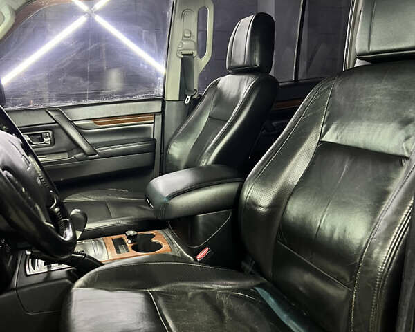 Черный Мицубиси Паджеро, объемом двигателя 3 л и пробегом 320 тыс. км за 9900 $, фото 23 на Automoto.ua