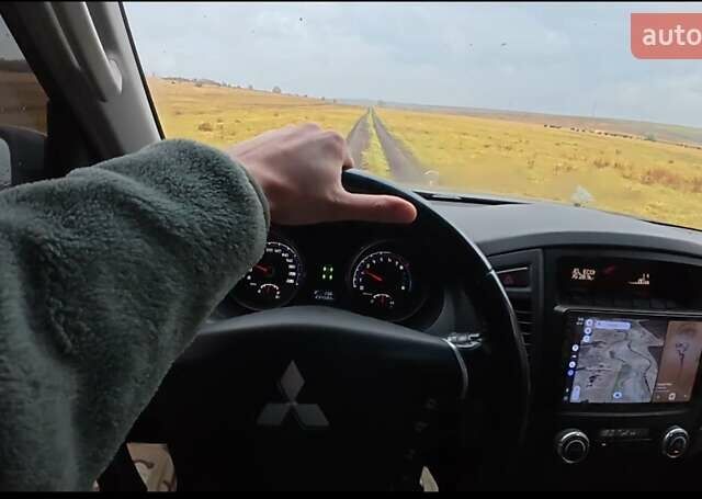 Чорний Міцубісі Паджеро, об'ємом двигуна 2.97 л та пробігом 235 тис. км за 11300 $, фото 2 на Automoto.ua