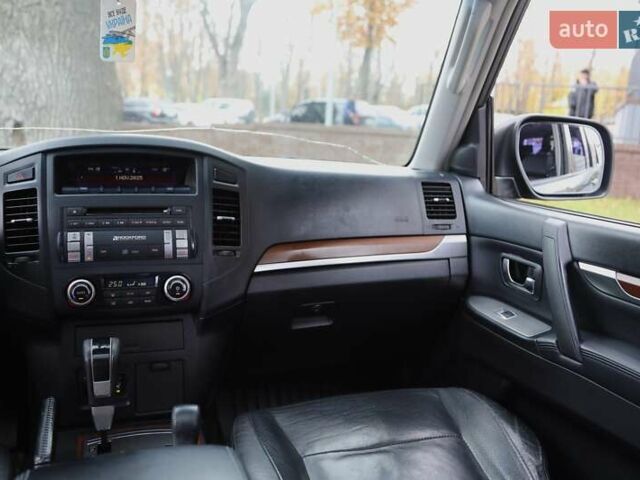 Чорний Міцубісі Паджеро, об'ємом двигуна 3 л та пробігом 197 тис. км за 12500 $, фото 12 на Automoto.ua