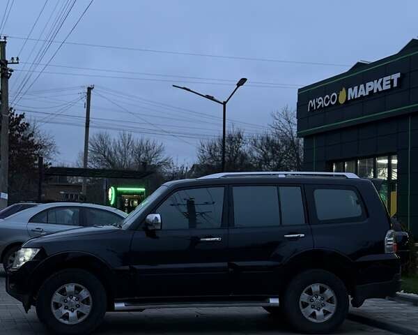 Черный Мицубиси Паджеро, объемом двигателя 0 л и пробегом 150 тыс. км за 11000 $, фото 1 на Automoto.ua