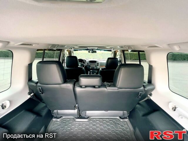 Черный Мицубиси Паджеро, объемом двигателя 3 л и пробегом 260 тыс. км за 13000 $, фото 3 на Automoto.ua