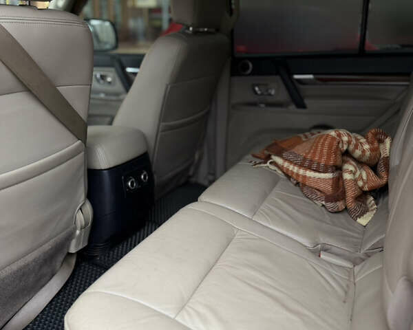 Чорний Міцубісі Паджеро, об'ємом двигуна 3.2 л та пробігом 299 тис. км за 12000 $, фото 9 на Automoto.ua