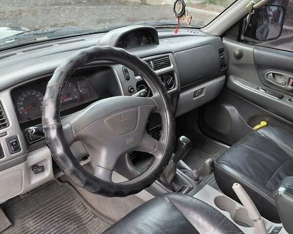 Черный Мицубиси Паджеро, объемом двигателя 2.48 л и пробегом 235 тыс. км за 12000 $, фото 3 на Automoto.ua