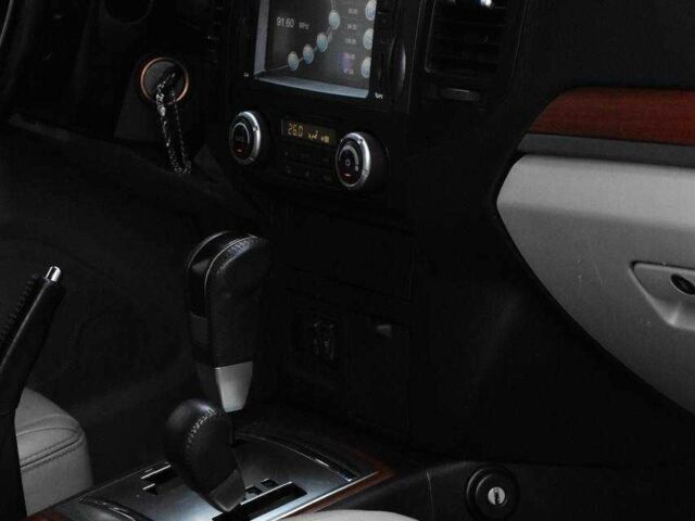 Чорний Міцубісі Паджеро, об'ємом двигуна 3 л та пробігом 215 тис. км за 9650 $, фото 14 на Automoto.ua