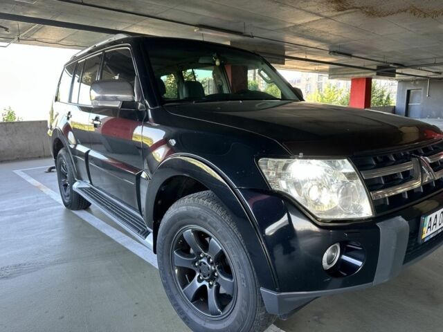 Чорний Міцубісі Паджеро, об'ємом двигуна 3 л та пробігом 294 тис. км за 11500 $, фото 2 на Automoto.ua