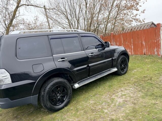 Черный Мицубиси Паджеро, объемом двигателя 3 л и пробегом 248 тыс. км за 11900 $, фото 3 на Automoto.ua