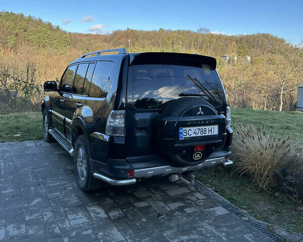 Черный Мицубиси Паджеро, объемом двигателя 3.2 л и пробегом 220 тыс. км за 11500 $, фото 2 на Automoto.ua