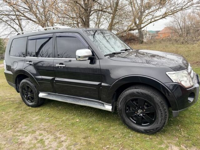 Черный Мицубиси Паджеро, объемом двигателя 3 л и пробегом 248 тыс. км за 11900 $, фото 1 на Automoto.ua