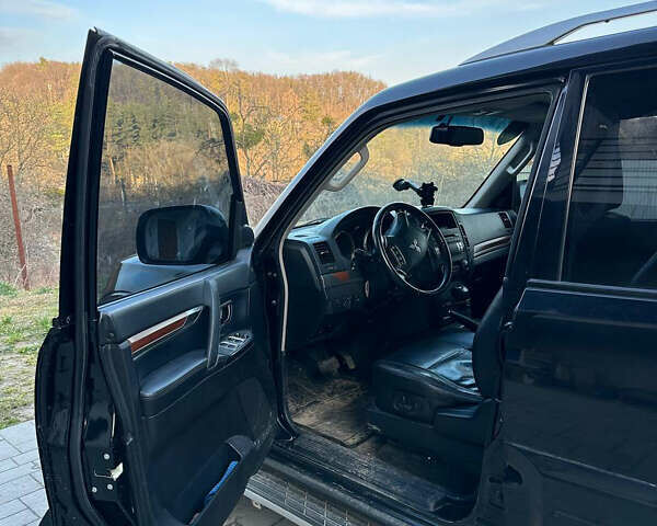 Черный Мицубиси Паджеро, объемом двигателя 3.2 л и пробегом 220 тыс. км за 11500 $, фото 4 на Automoto.ua