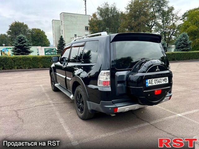 Черный Мицубиси Паджеро, объемом двигателя 3 л и пробегом 260 тыс. км за 13000 $, фото 4 на Automoto.ua