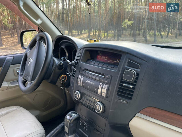 Чорний Міцубісі Паджеро, об'ємом двигуна 2.97 л та пробігом 263 тис. км за 10400 $, фото 13 на Automoto.ua